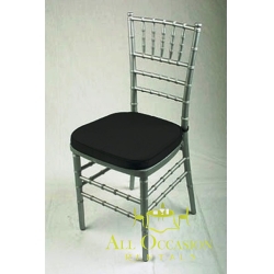 Chiavari silla plata con negro cojÃ­n