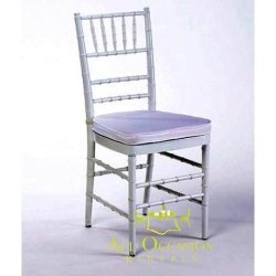 Silla Chiavari plata con cojÃ­n blanco