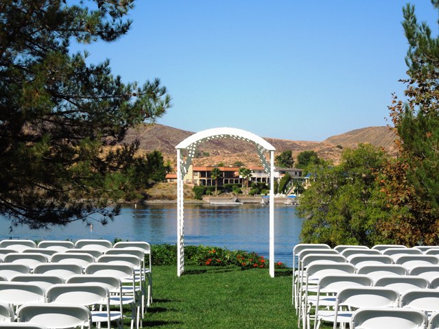 White Deluxe Lattice Arch